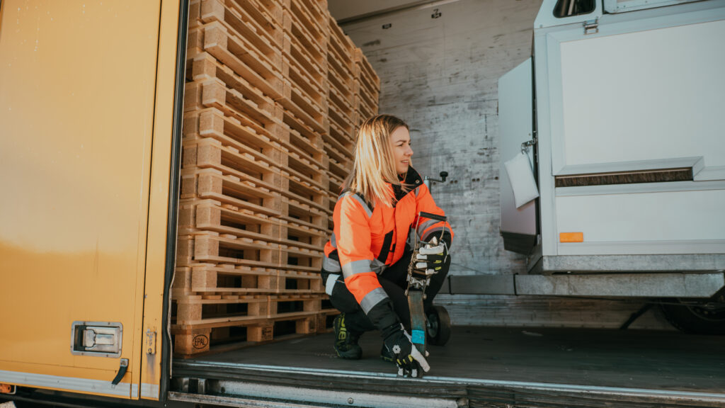 dhl women